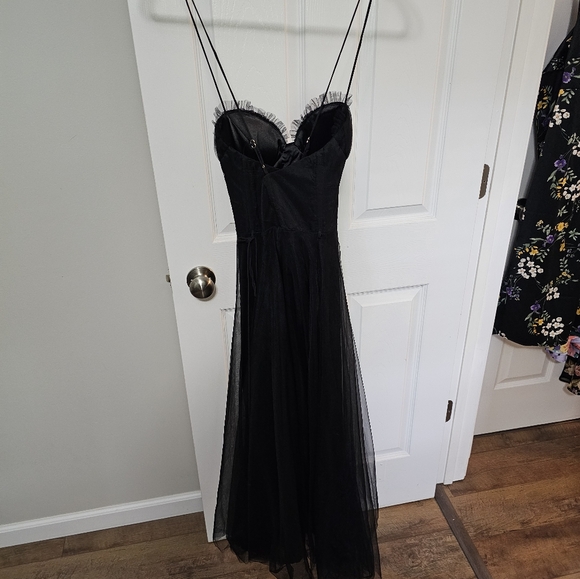 SMITTEN SWEETHEART NECKLINE CHIFFON MIDI DRESS BLACK XS - Picture 2 of 3